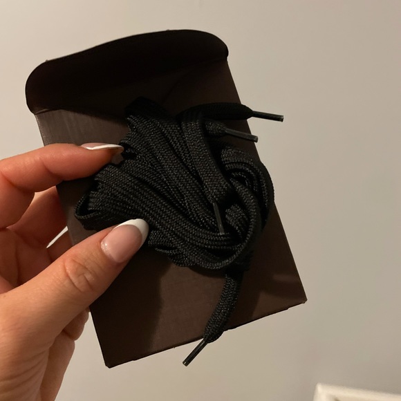 Louis Vuitton black shoelaces - Picture 3 of 3